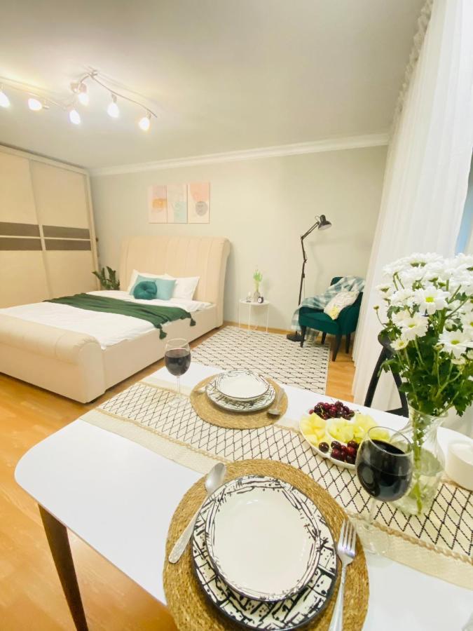Like Home Apartments Timiryazev Street Almaty Luaran gambar